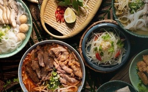 ▲飛機河粉(Phở máy bay)號稱百年老店(1920年),在越南享有知名度,不過受到這波疫情影響,代理商傳出有意收攤,消息一出讓許多饕客都十分驚訝。 (圖/翻攝自飛機河粉官網)
