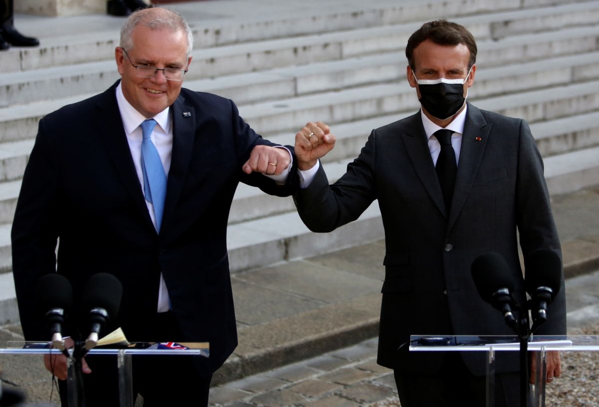 ▲法國總統馬克宏（右）傳給澳洲總理莫里森（左）的私人簡訊遭外洩。資料照。（圖／美聯社／達志影像）