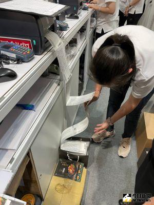 ▲晶華酒店出現民眾大手筆買餐券,。業者低調透露金額近300萬。(圖/記者劉雅文拍攝) ▲晶華酒店出現民眾大手筆買餐券,。業者低調透露金額近300萬。(圖/記者劉雅文拍攝)