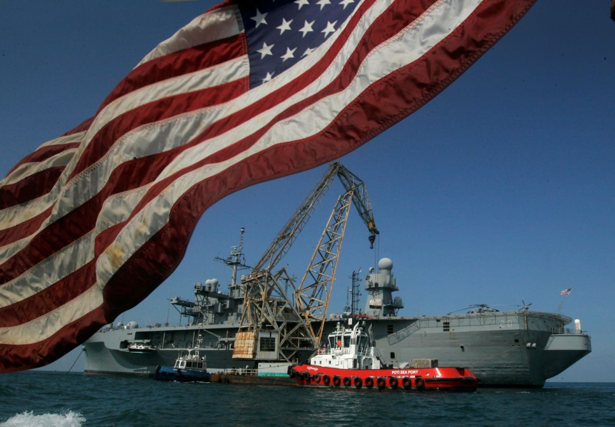 ▲美國海軍表示，第六艦隊（U.S. 6th Fleet）指揮艦惠特尼山號（USS Mount Whitney）和北約盟友及合作夥伴在黑海地區執行例行海上行動。資料照。（圖／美聯社／達志影像）