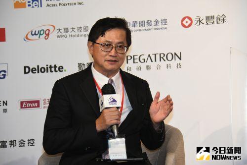 借鏡賈伯斯、黃仁勳！童子賢勉勵畢業生　未來沒標準答案題目自訂
