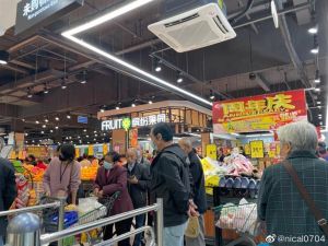 影／北京爆搶購亂象！超市來不及補、民眾搶買600斤大米

