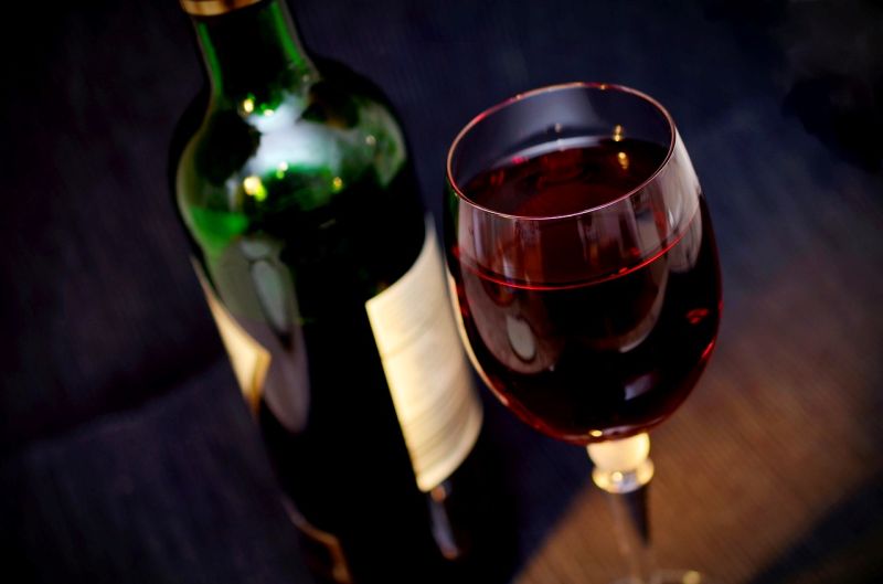 ▲法國的葡萄酒飲用量正在驟減，去年一年更下滑10%，主因是年輕人的飲酒和用餐習慣轉變，啤酒愛好者大增。（示意圖/Pixabay）