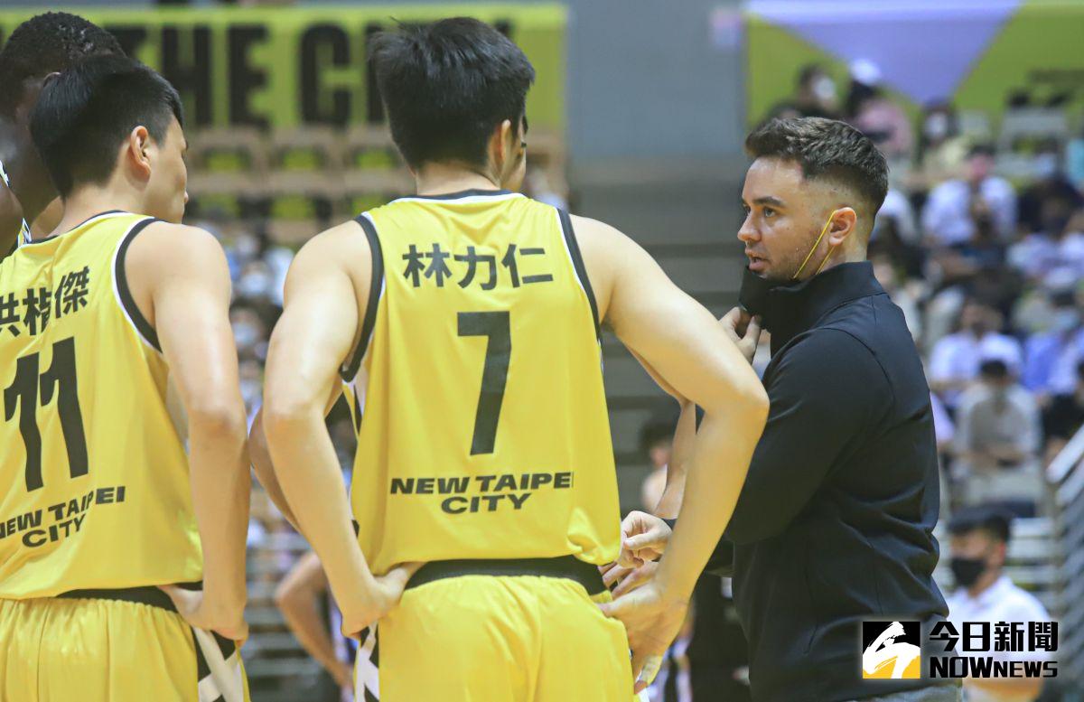 ▲新北國王總教練萊恩，總教練萊恩認為球隊在第三節心態崩掉。（圖／記者葉政勳攝 , 2021.11.06）