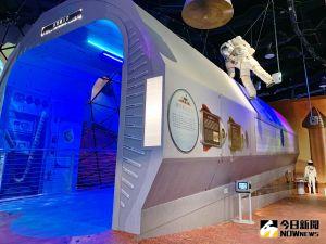 6樓全新開放的「太空飛行探索館」，延續開館24載民眾▲心中對於宇宙航太的熱愛，帶著大、小朋友一窺太空人的神祕日常生活。（圖／記者陳美嘉攝，2021.11.06）