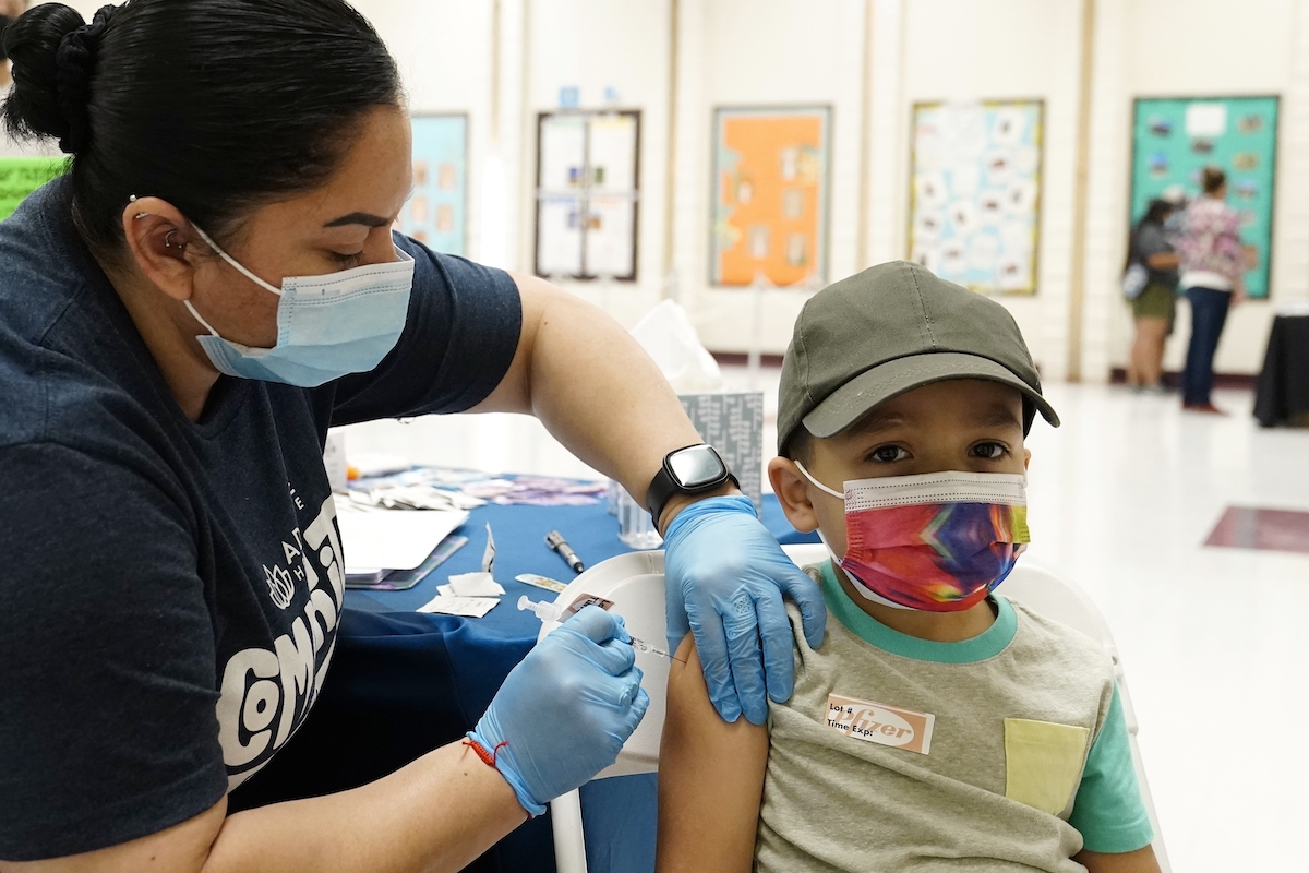 美國5至11歲兒童疫苗開打　首週約90萬人接種
