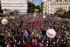 阿根廷歡慶LGBTQ與女權進展　數千人遊行籲立法
