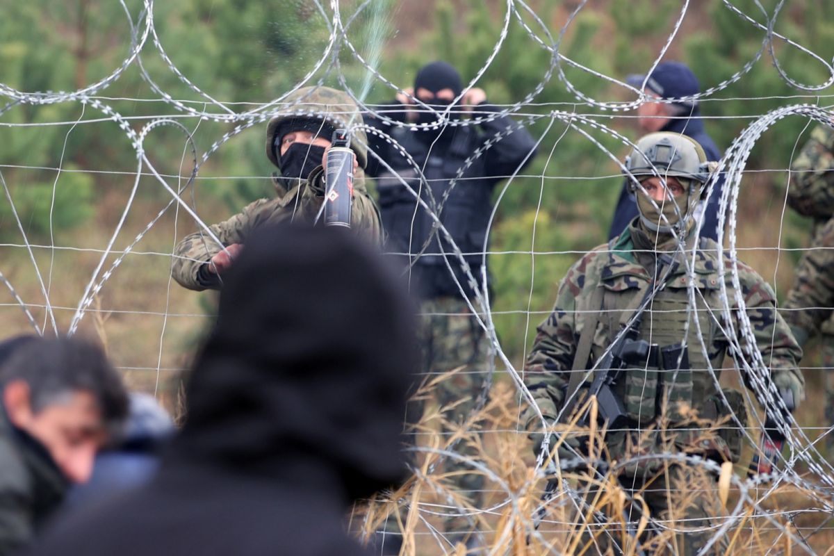 ▲波蘭當局表示，白俄境內數以百計的移民正在前往波蘭邊界；立陶宛則在與白俄邊境部署軍隊。（圖／美聯社／達志影像）