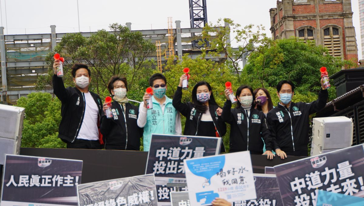 ▲台灣民眾黨舉辦「護藻礁 護食安 護台灣民主戰車公投全台宣講起跑」記者會。(圖／記者呂炯昌攝，2021.11.09)