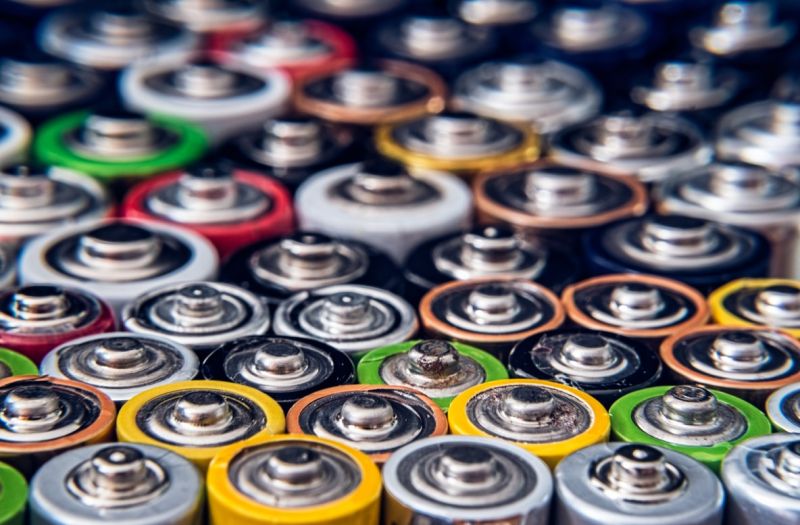 ▲業者指出，電池內有許多金屬，應該自主回收，避免金屬價格受到國際影響。（示意圖／翻攝自Unsplash）