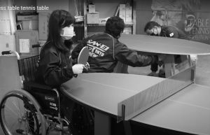 福原愛 ▲福原愛設計球桌,坐輪椅親自試用。(圖/翻攝msb網站)