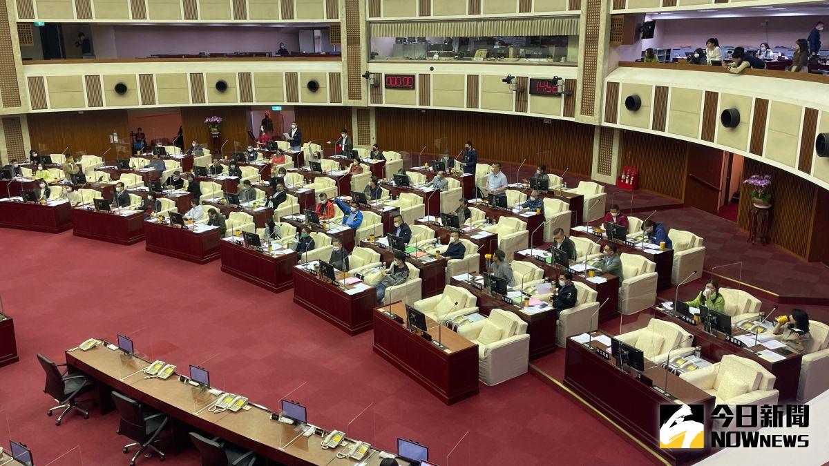 ▲針對台北市政府提出敬老金自治條例的覆議案，台北市議會將在22日審議。（資料照／記者丁上程攝，2021.11.10）