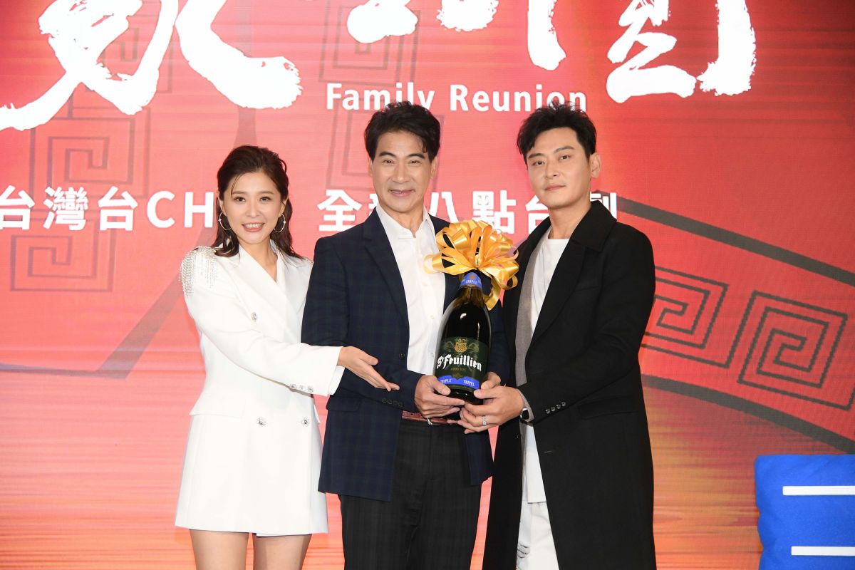 ▲李燕（左起）、翁家明、陳冠霖《一家團圓》有確診者。（圖／三立）