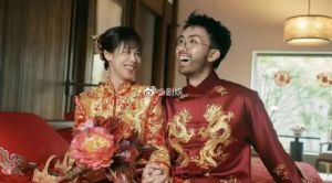 ▲李旎（左）、老壇胡說婚紗照。（圖／劇娛微博）