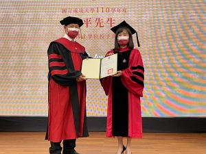 台達電子執行長鄭平獲頒成大名譽工學博士 
