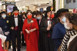 SOGO週年慶首日業績達11億 iPhone、家電買大送大都秒殺 ▲SOGO週年慶首日業績達11億,董座黃晴雯對全台7店業績110億相當有信心。(圖/記者陳明安攝)