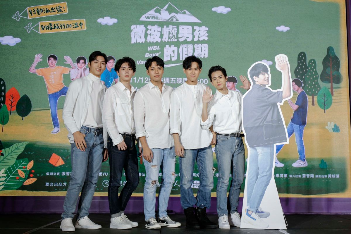 ▲羅德弘（左起）、楊宇騰、張睿家、李齊、石知田出席《微波爐男孩的假期》首映會。（圖／WeTV、結果娛樂提供）
