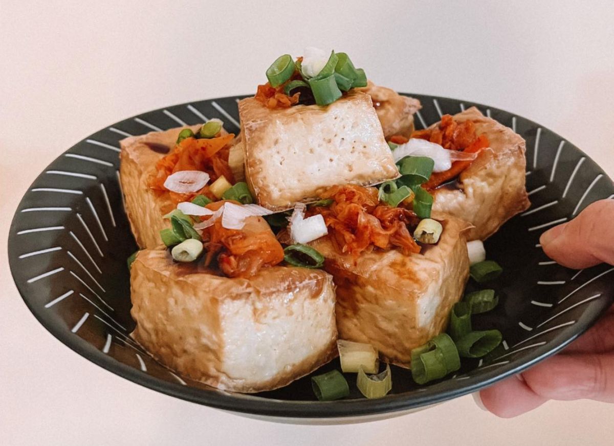 ▲你料理豆腐還只會乾煎嗎?就有一名媽媽分享「簡單4步驟」,讓豆腐不會太乾,口感還外酥內軟。(圖/翻攝自《我愛全聯-好物老實說》)