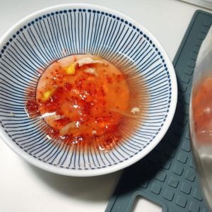 ▲原PO吃火鍋拿出草莓果醬當沾醬。（圖／翻攝自臉書「爆廢公社公開版」）
