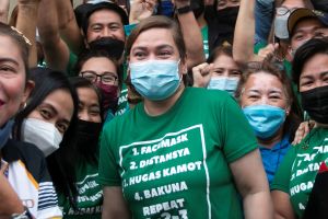 ▲菲律賓總統杜特蒂(Rodrigo Duterte)的長女薩拉,已遞交參選副總統的文件。(圖/美聯社/達志影像) ▲菲律賓總統杜特蒂(Rodrigo Duterte)的長女薩拉,已遞交參選副總統的文件。(圖/美聯社/達志影像)