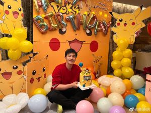 黃曉明 ▲黃曉明44歲生日派對,滿滿都是最愛的皮卡丘裝飾。(圖/翻攝黃曉明微博)