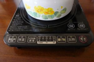 不少人會利用電磁爐來加熱料理,對此,台電就分享使用上的2大眉角,更指出1動作相當耗電。(示意圖/翻攝photoAC) ▲不少人會利用電磁爐來加熱料理,對此,台電就分享使用上的2大眉角,更指出1動作相當耗電。(示意圖/翻攝photoAC)
