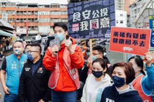 蔣萬安街頭遭嗆　綠：民眾知國民黨帶頭反科學、亂台灣
