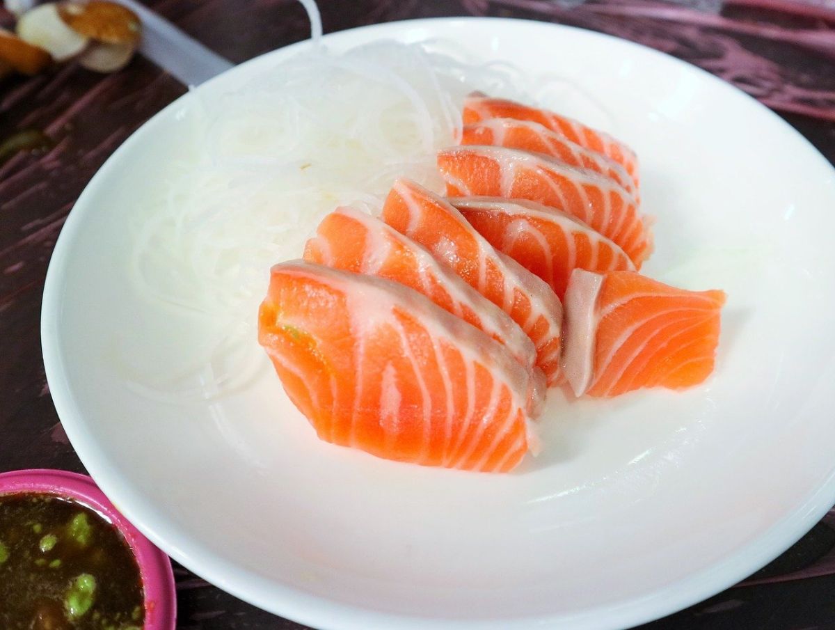 ▲新鮮的生魚片受到許多人喜愛，其中「鮭魚」的品項又最熱門。（示意圖／取自pixabay）