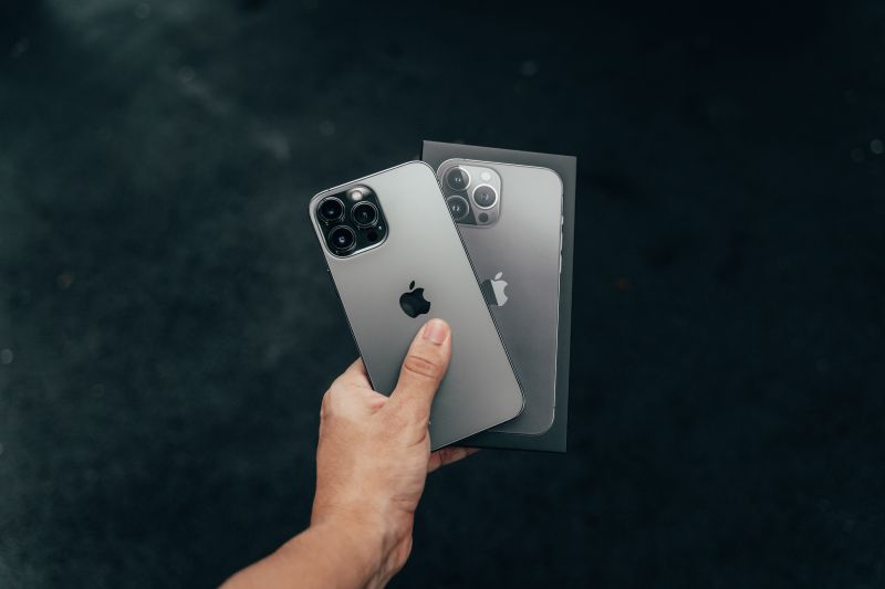 ▲網友認為iPhone 12 Pro電池衰退明顯。（示意圖／取自unsplash）