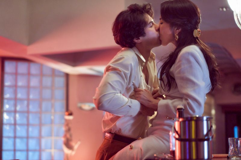 ▲鳳小岳（左）在《華燈初上》導致楊謹華（右）、林心如翻臉。（圖／Netflix、百聿數碼提供）