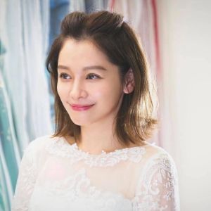 ▲徐若瑄 ▲徐若瑄出道後個性堅強,給了自己一個「鋼鐵V的」封號。(圖/翻攝徐若瑄FB)