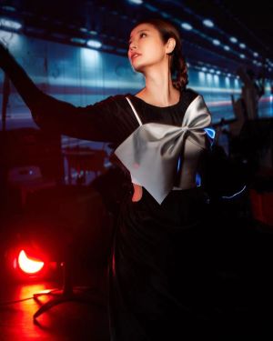 ▲林心如微露纖腰展現女人韻味。(圖/翻攝林心如臉書) ▲林心如微露纖腰展現女人韻味。(圖/翻攝林心如臉書)