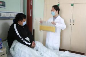 ▲男子自己也被血液中爆表的油脂量嚇到。(圖/翻攝自澎湃新聞) ▲男子自己也被血液中爆表的油脂量嚇到。(圖/翻攝自澎湃新聞)