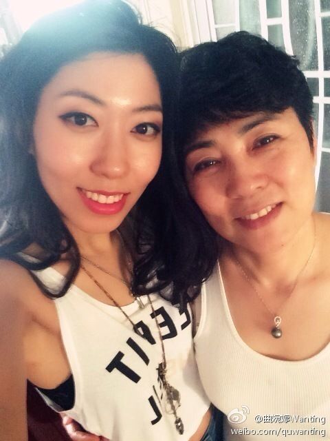 ▲曲婉婷出身單親家庭,和母親張明杰感情要好。(圖/翻攝曲婉婷微博)
