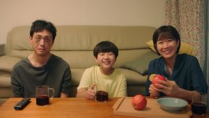 ▲劇中,吳政世(左)照顧姊姊田慧振的兒子。(圖/龍華電視) ▲劇中,吳政世(左)照顧姊姊田慧振的兒子。(圖/龍華電視)