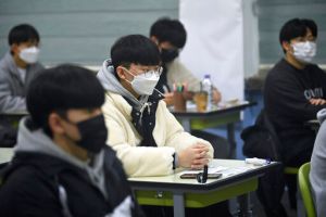 韓國各級學校全面恢復到校上課　疫情升溫成隱憂
