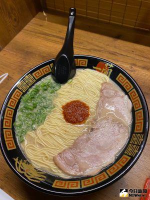 「一蘭拉麵」台灣二號店 「三彈」好禮慶插旗台中 ▲超人氣一蘭拉麵,以一味天然助骨拉麵美味征服全球饕味味蕾。(圖/記者金武鳳攝,2021.11.18)