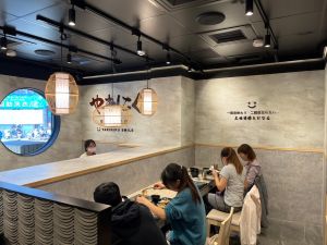 搶食後疫報復性商機 餐飲集團競相展店不手軟 ▲「燒肉Smile」台中高工店及逢甲店陸續開幕營運,要搶攻年輕消費市場。(圖/築間提供)