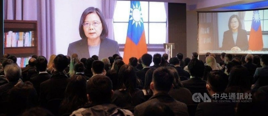 ▲聯合國氣候變化綱要公約第26屆締約方大會於10月31日至11月13日在英國舉行，總統蔡英文於台灣日活動開幕典禮上，透過影片致詞。（外交部提供）中央社記者鍾佑貞傳真 110年11月18日