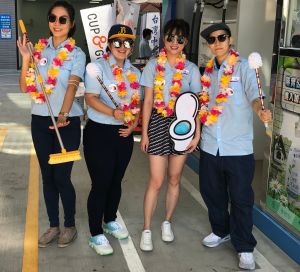 ▲台灣中油公司舉辦全台公廁清潔總動員活動,高雄場在中油千越大順加油站舉行,公廁清潔大使準備進行清潔工作。(圖/記者黃守作攝,2021.11.19) ▲台灣中油公司舉辦全台公廁清潔總動員活動,高雄場在中油千越大順加油站舉行,公廁清潔大使準備進行清潔工作。(圖/記者黃守作攝,2021.11.19)