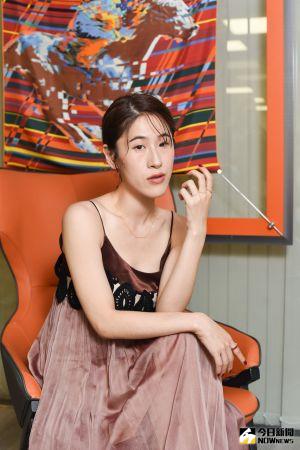 ▲百白透露拿獎後終於有業配廠商找上門,商借衣服也比以往容易。(圖/記者陳明安攝) ▲百白透露拿獎後終於有業配廠商找上門,商借衣服也比以往容易。(圖/記者陳明安攝)