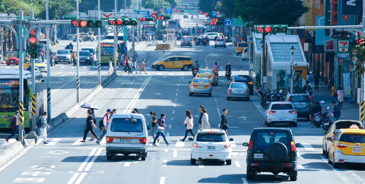 ▲近日台灣交通事故頻傳，就有網友好奇詢問「為什麼年輕一輩的幾乎都不敢開車？」而引起眾人點出3原因。（示意圖／取自Unsplash）