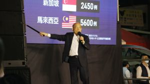 蘇貞昌 ▲行政院長蘇貞昌拿出他的撞球桿,一一細數「有政府會做事」的政績。(圖/記者鄭婷襄攝,2021.11.19)