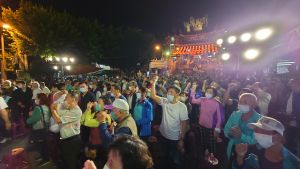 現場民眾高喊「四個不同意、台灣更有力」。(圖/記者鄭婷襄攝,2021.11.19) ▲現場民眾高喊「四個不同意、台灣更有力」。(圖/記者鄭婷襄攝,2021.11.19)