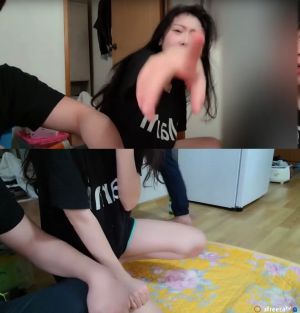 ▲金玉芬(上)發現直播未中斷,暴怒。(圖/翻攝afreeca TV) ▲金玉芬(上)發現直播未中斷,暴怒。(圖/翻攝afreeca TV)