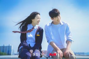 ▲韓孝周(左)自認滿像學生妹。(圖/tvN、愛奇藝國際站) ▲韓孝周(左)自認滿像學生妹。(圖/tvN、愛奇藝國際站)