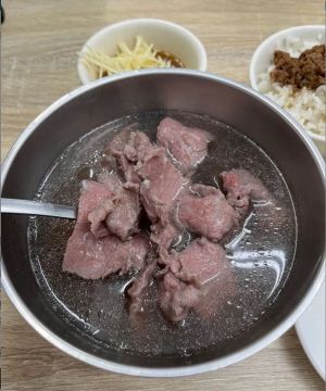 ▲原po與眾多網友大推阿財牛肉湯。（圖／翻攝自《Dcard》）