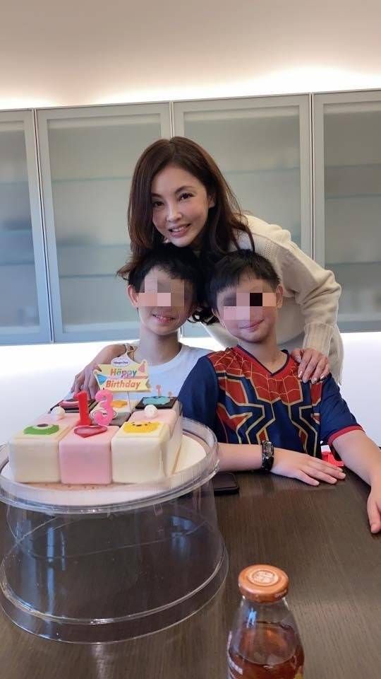 ▲何如芸和2個兒子關係緊密。（圖／何如芸臉書）