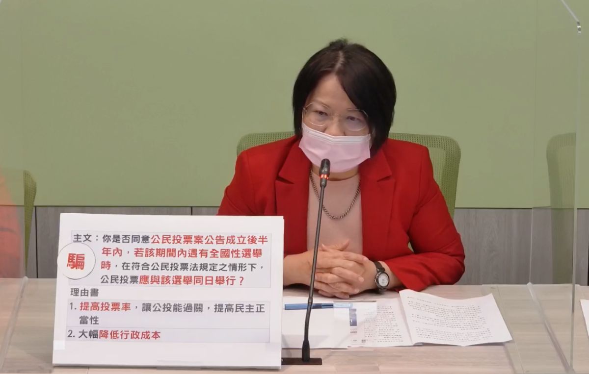 ▲民進黨立法院黨團幹事長劉世芳指出,請指揮中心、警政署在防疫、治安都能兼顧情況下,除增加見警率外,也希望以檢舉方式避免衝突。(圖/翻攝自民進黨團直播)
