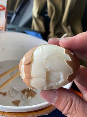 ▲原PO煮水煮蛋發現超難剝殼。(圖/翻攝自臉書「爆廢公社二館」) ▲原PO煮水煮蛋發現超難剝殼。(圖/翻攝自臉書「爆廢公社二館」)
